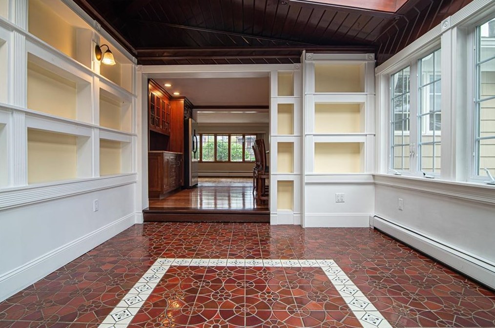 21 Coolridge Ave, Smithfield RI  02828-2651 exterior