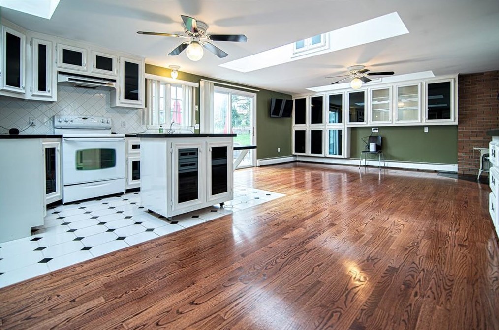 21 Coolridge Ave, Smithfield RI  02828-2651 exterior