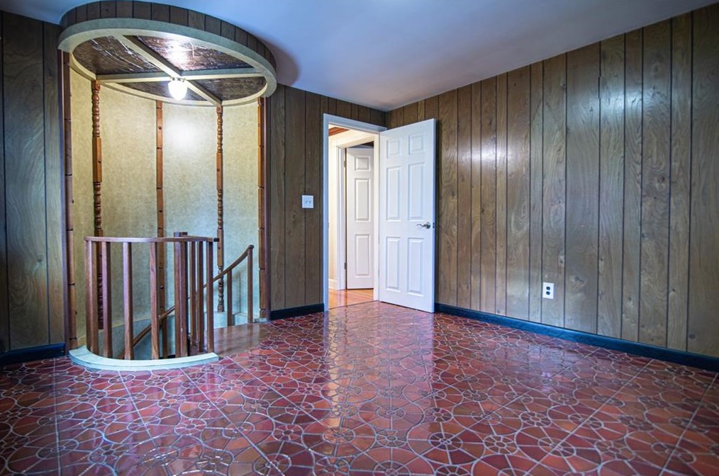 21 Coolridge Ave, Smithfield RI  02828-2651 exterior