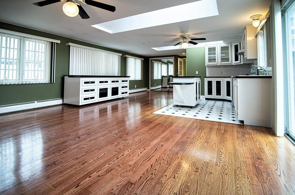 21 Coolridge Ave, Smithfield RI  02828-2651 exterior