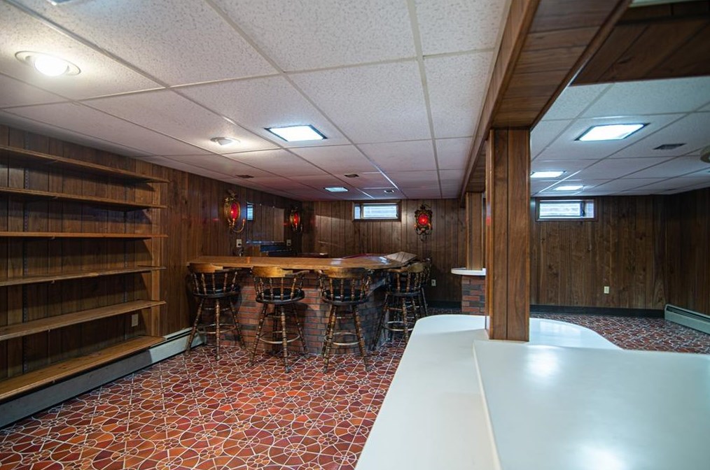 21 Coolridge Ave, Smithfield RI  02828-2651 exterior
