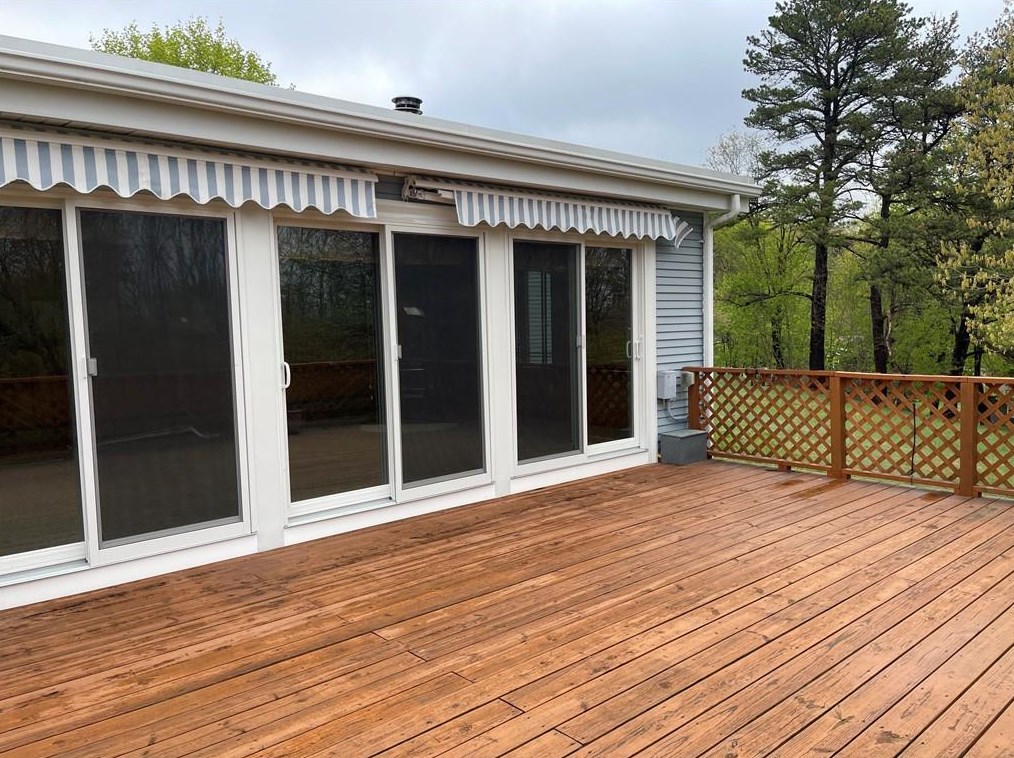 608 Mendon Rd, North Smithfield RI  02896-6962 exterior