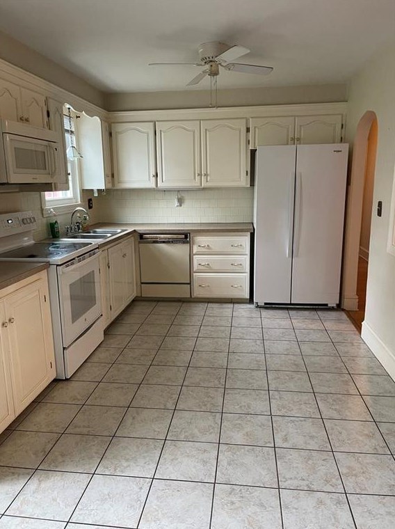 608 Mendon Rd, North Smithfield RI  02896-6962 exterior