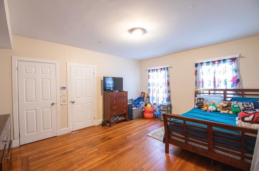 148 Fountain Ave, Cranston RI 02920-7106 exterior