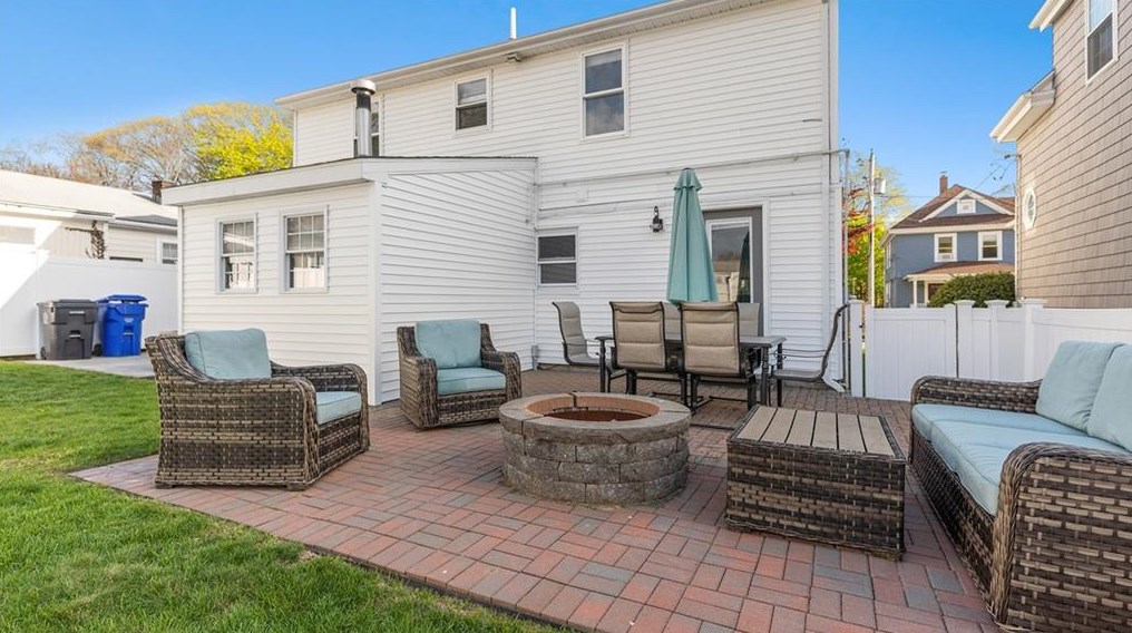 20 Maplewood St, East Providence RI  02914-4225 exterior