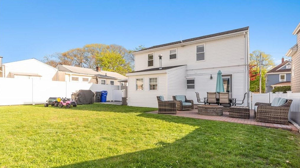 20 Maplewood St, East Providence RI  02914-4225 exterior