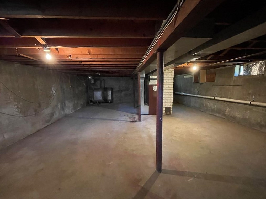 28 Glenrose Dr, East Providence RI  02915-1962 exterior