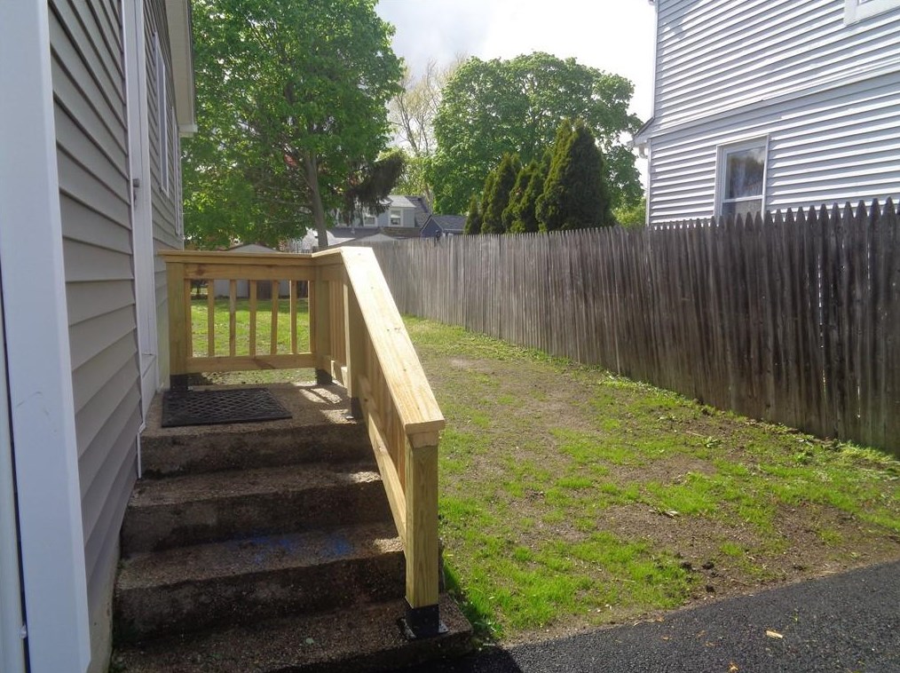 47 Arrow Ave, Warwick RI  02886-5101 exterior