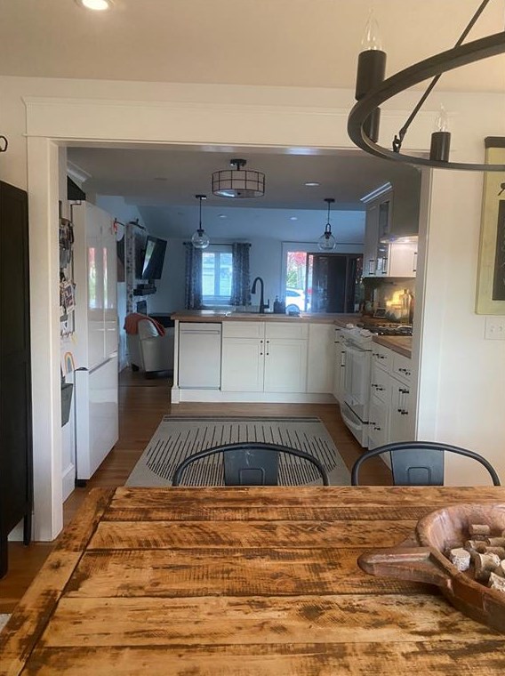 936 Bullocks Point Ave, East Providence RI  02915-4706 exterior