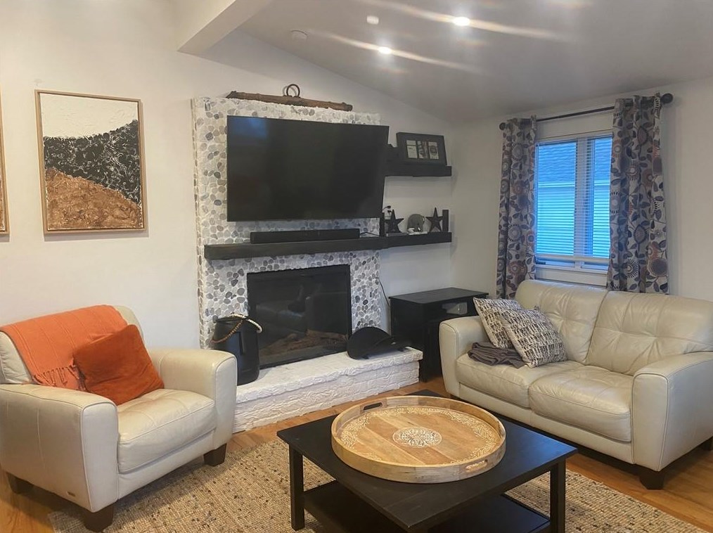 936 Bullocks Point Ave, East Providence RI  02915-4706 exterior