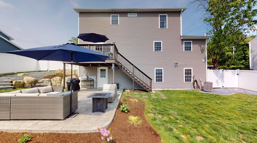 634 Natick Ave, Cranston RI  02921-1027 exterior