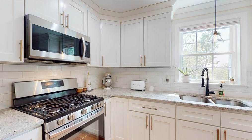 634 Natick Ave, Cranston RI  02921-1027 exterior