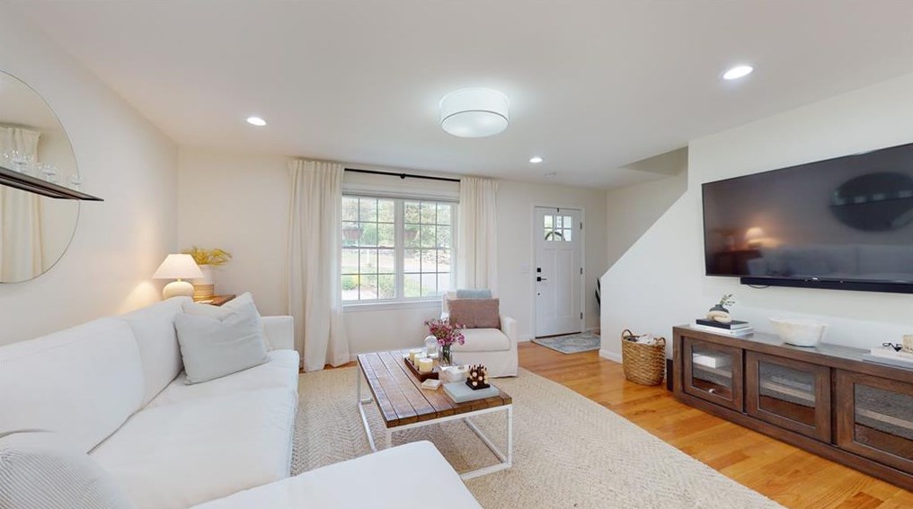 634 Natick Ave, Cranston RI  02921-1027 exterior