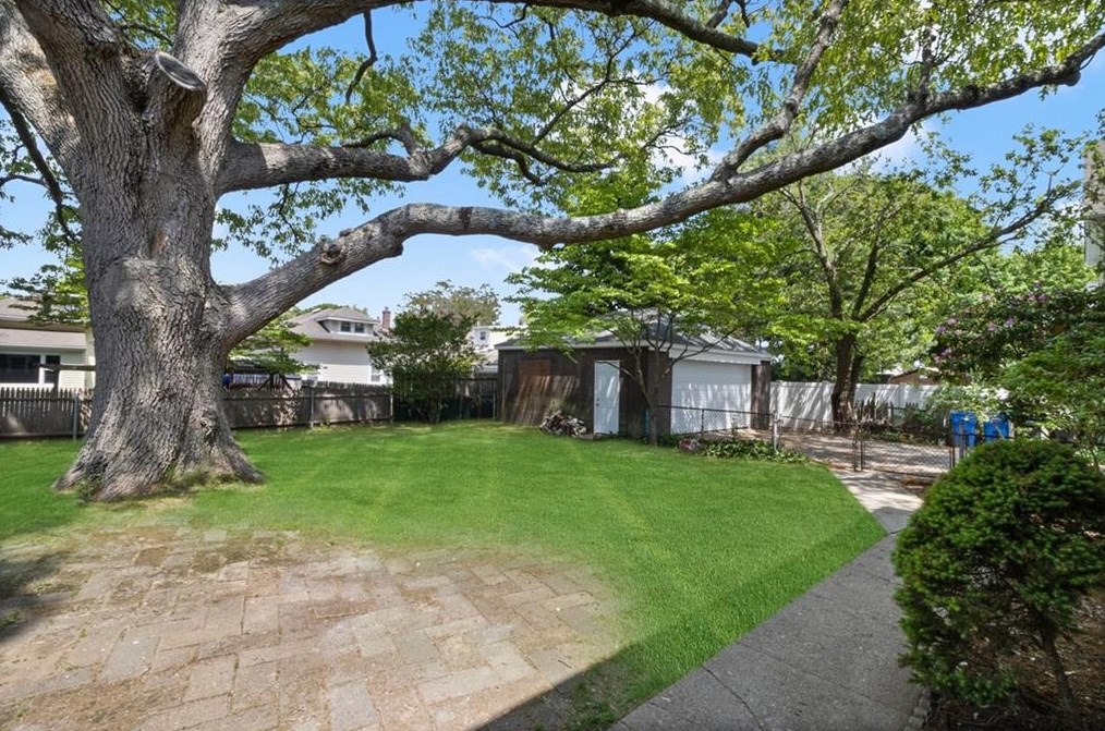 29 Blackamore Ave, Cranston RI  02910-4547 exterior