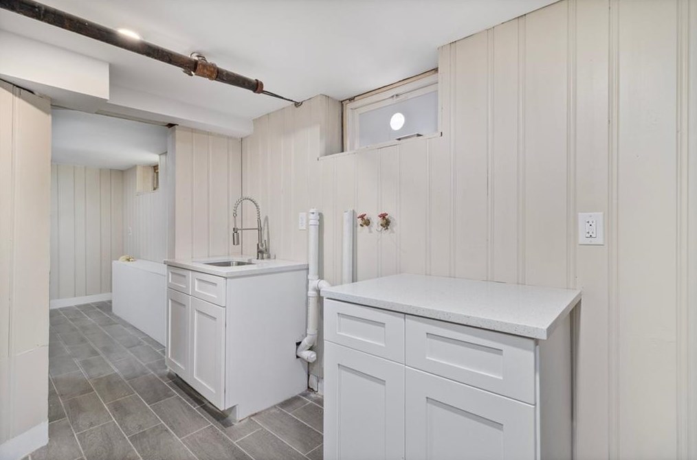 29 Blackamore Ave, Cranston RI  02910-4547 exterior