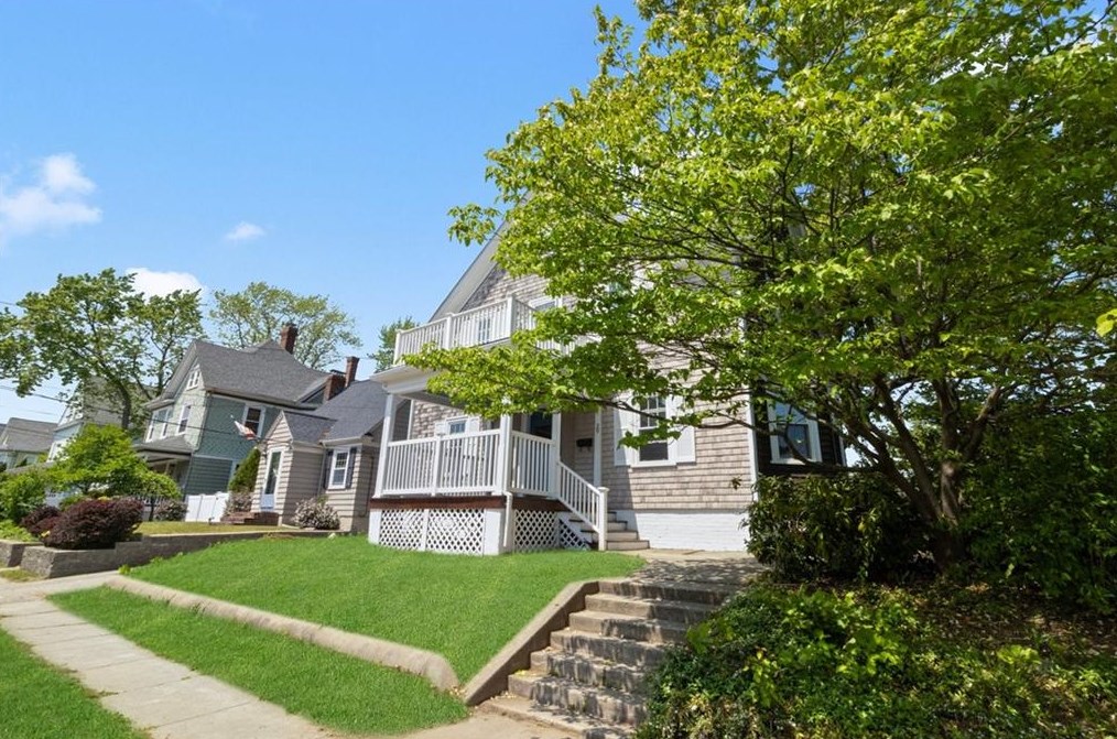 29 Blackamore Ave, Cranston RI  02910-4547 exterior