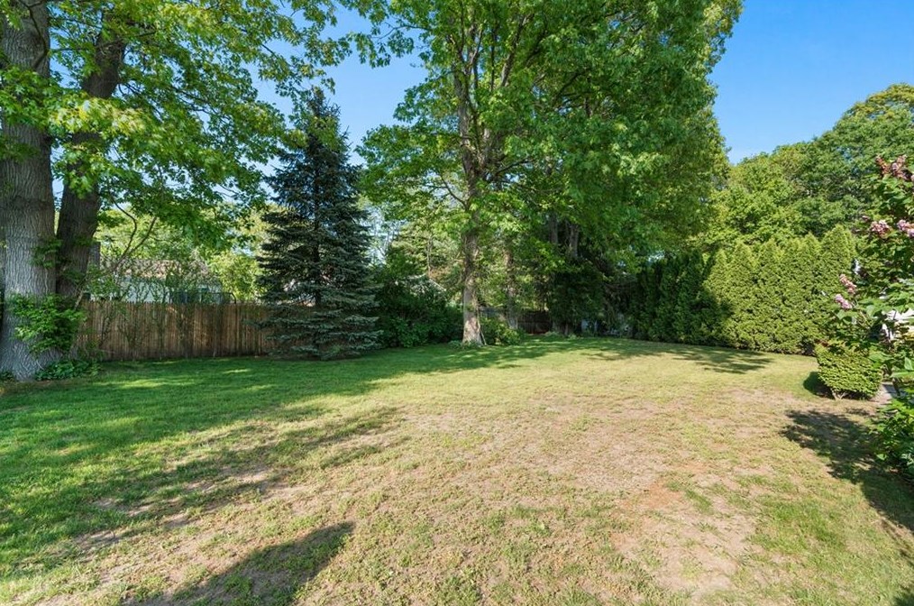 6 Allison Ct, East Providence RI  02915-2059 exterior