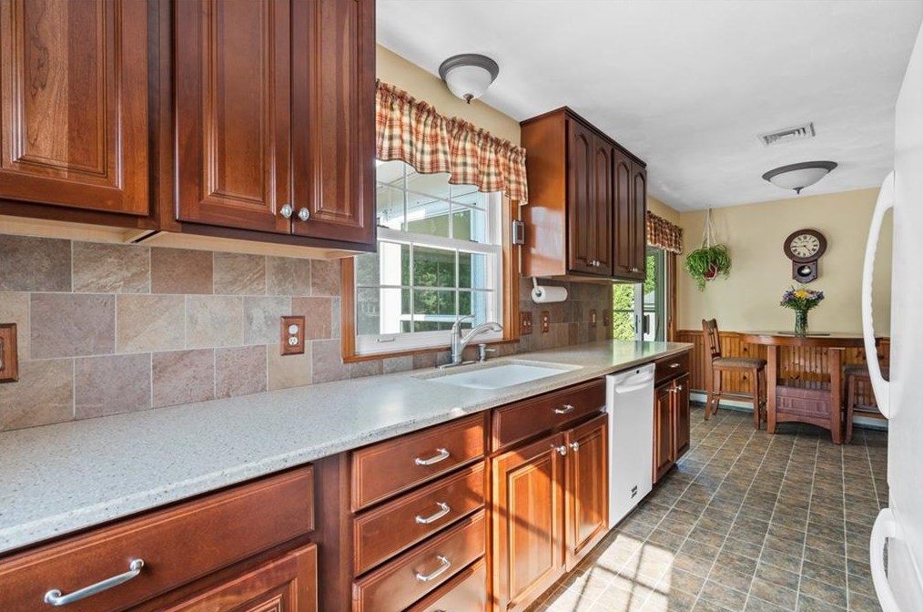 6 Allison Ct, East Providence RI  02915-2059 exterior