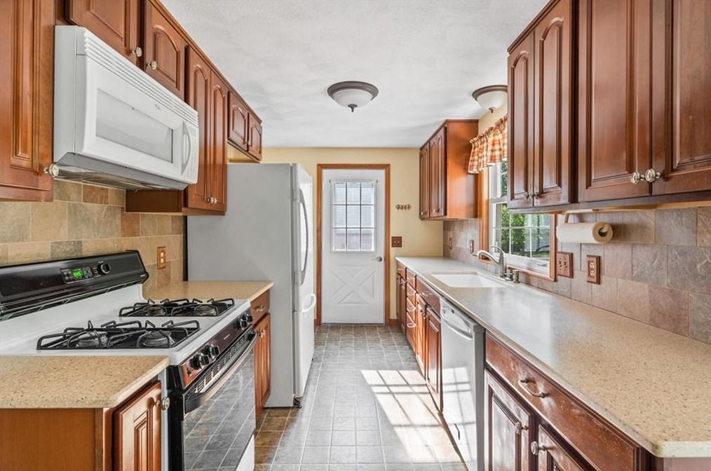 6 Allison Ct, East Providence RI  02915-2059 exterior