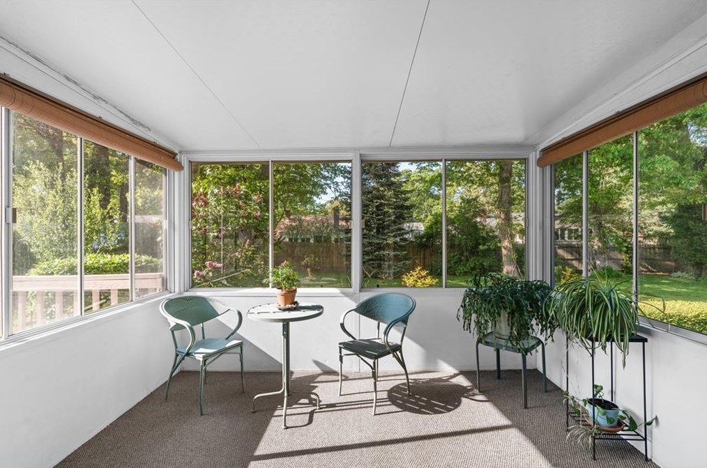 6 Allison Ct, East Providence RI  02915-2059 exterior