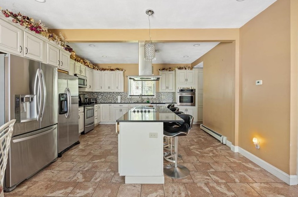 122 Pine St, Rehoboth MA  02769-1424 exterior