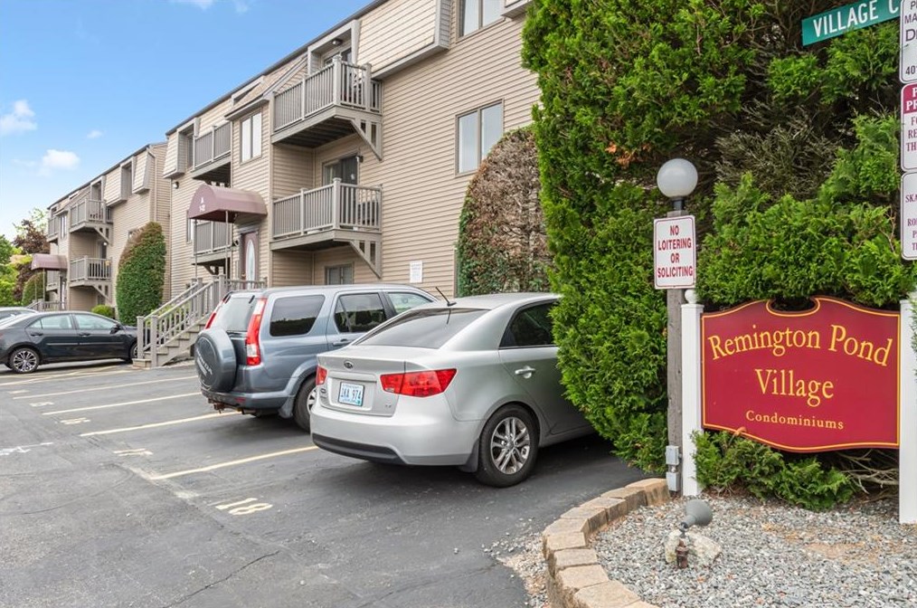 3 Village Ct, Cranston RI  02920-4378 exterior