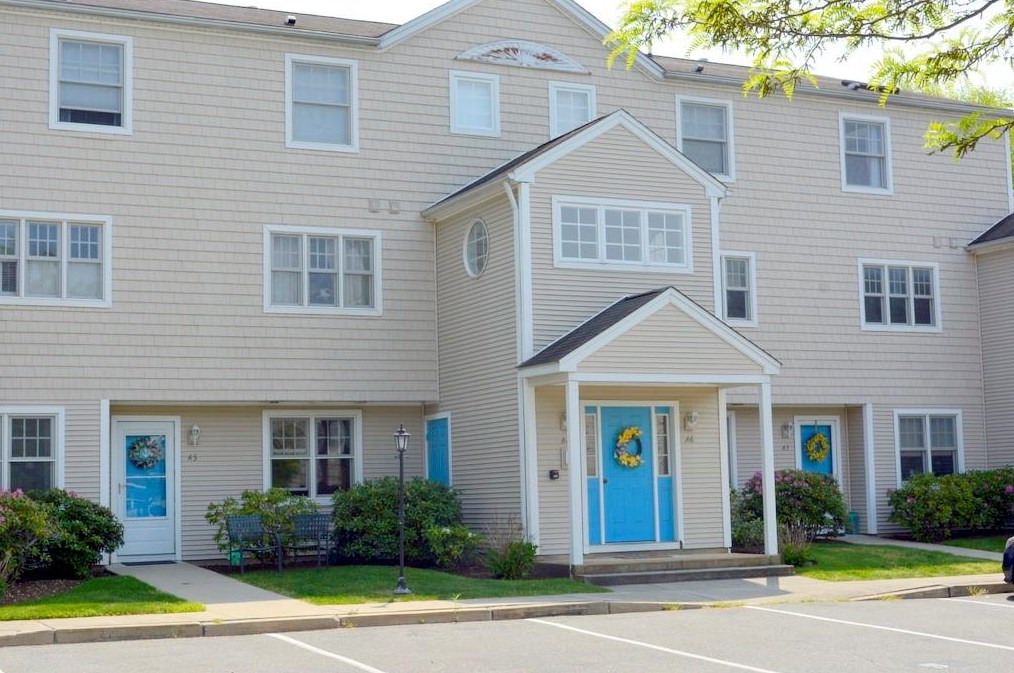 2 Bristol Woods Dr, Bristol RI  exterior