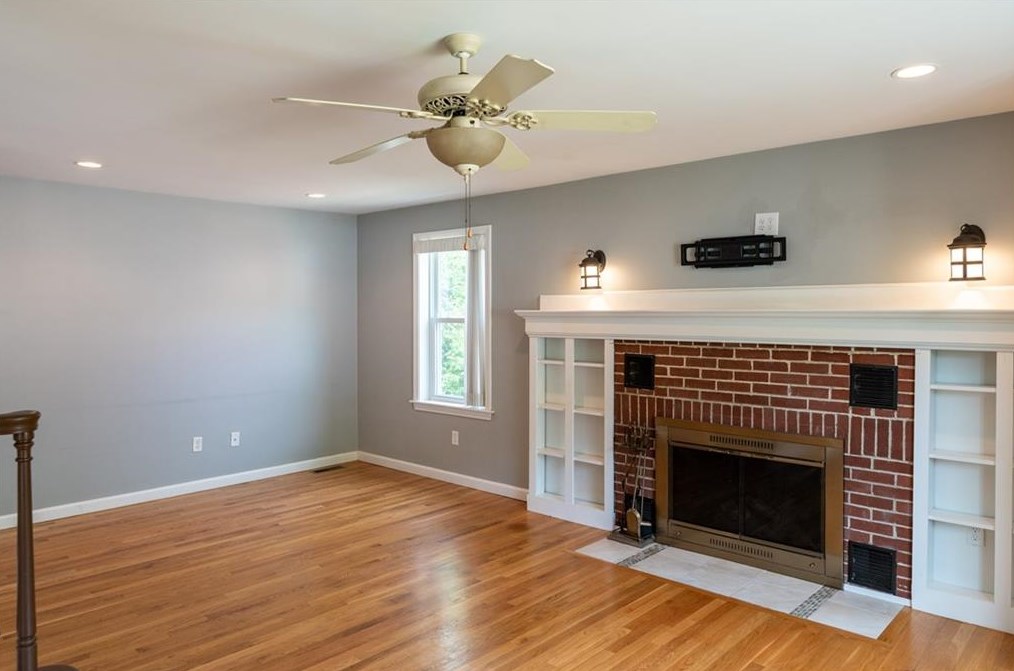 316 Waterman Ave, Smithfield RI  02917-2525 exterior