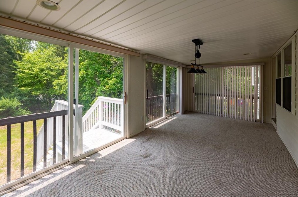 316 Waterman Ave, Smithfield RI  02917-2525 exterior