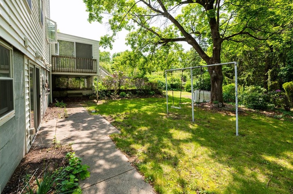 316 Waterman Ave, Smithfield RI  02917-2525 exterior