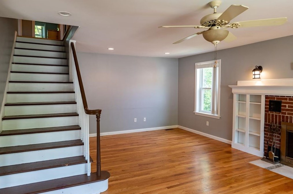 316 Waterman Ave, Smithfield RI  02917-2525 exterior