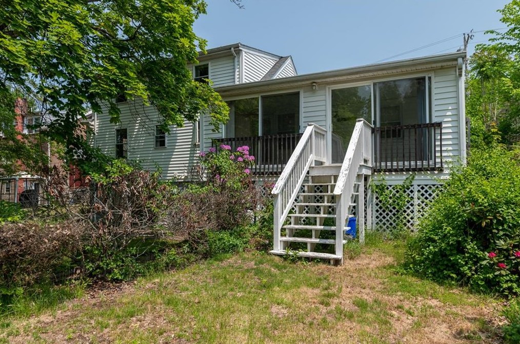 316 Waterman Ave, Smithfield RI  02917-2525 exterior