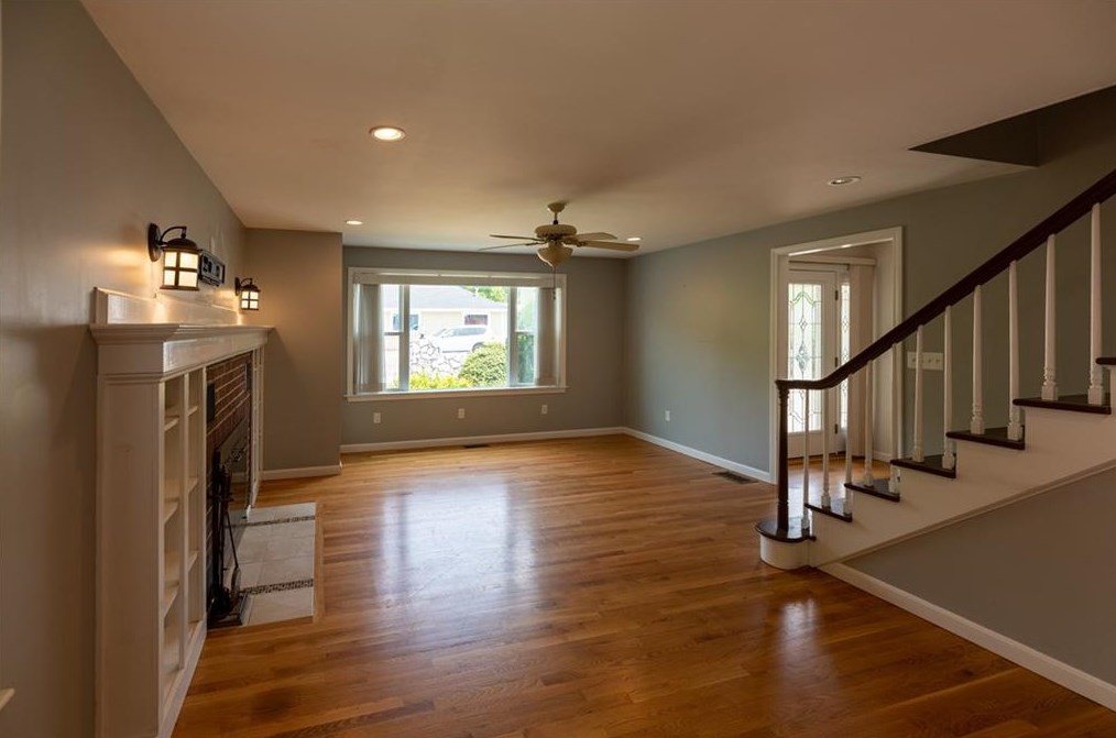 316 Waterman Ave, Smithfield RI  02917-2525 exterior