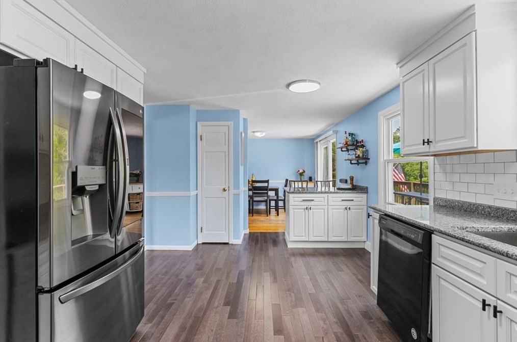 19 Salem Dr, North Kingstown, RI 02852