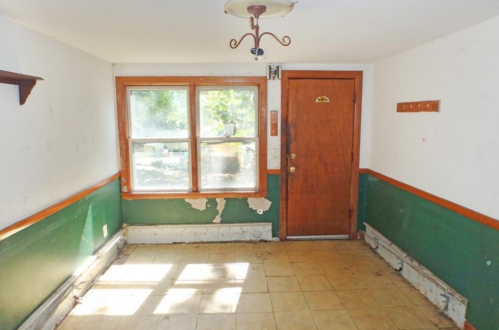 11 Lavoie Ct, West Warwick RI  02893-4926 exterior