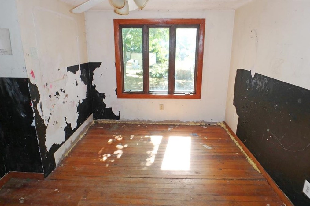 11 Lavoie Ct, West Warwick RI  02893-4926 exterior