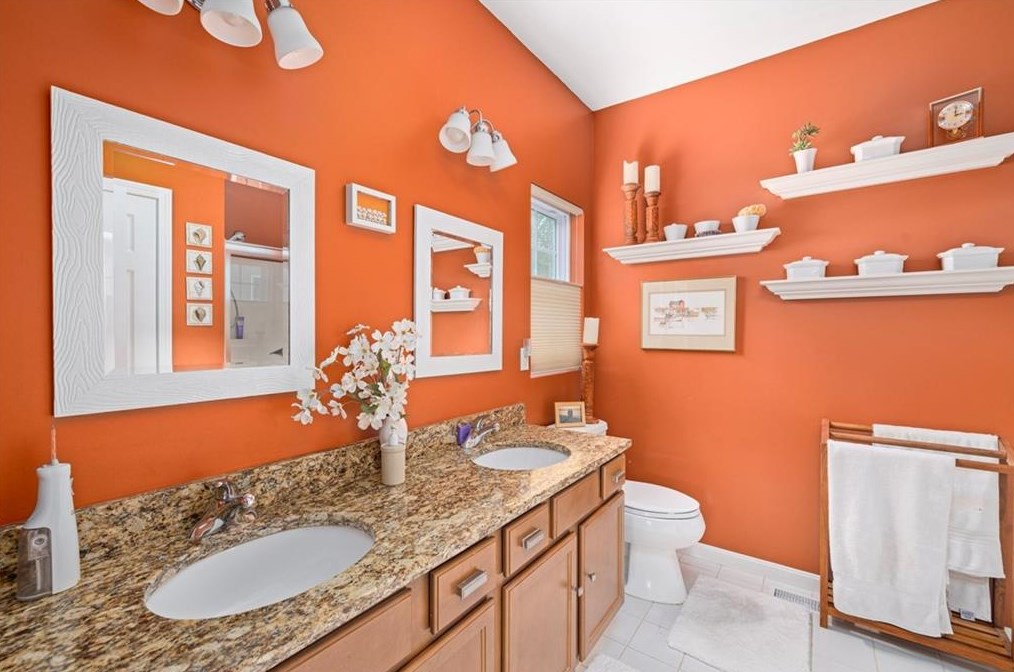 111 Taft Hill Ln, Uxbridge MA 01569-3142 exterior