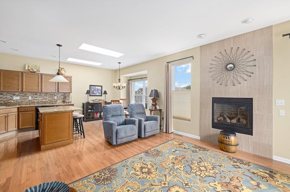 111 Taft Hill Ln, Uxbridge MA 01569-3142 exterior