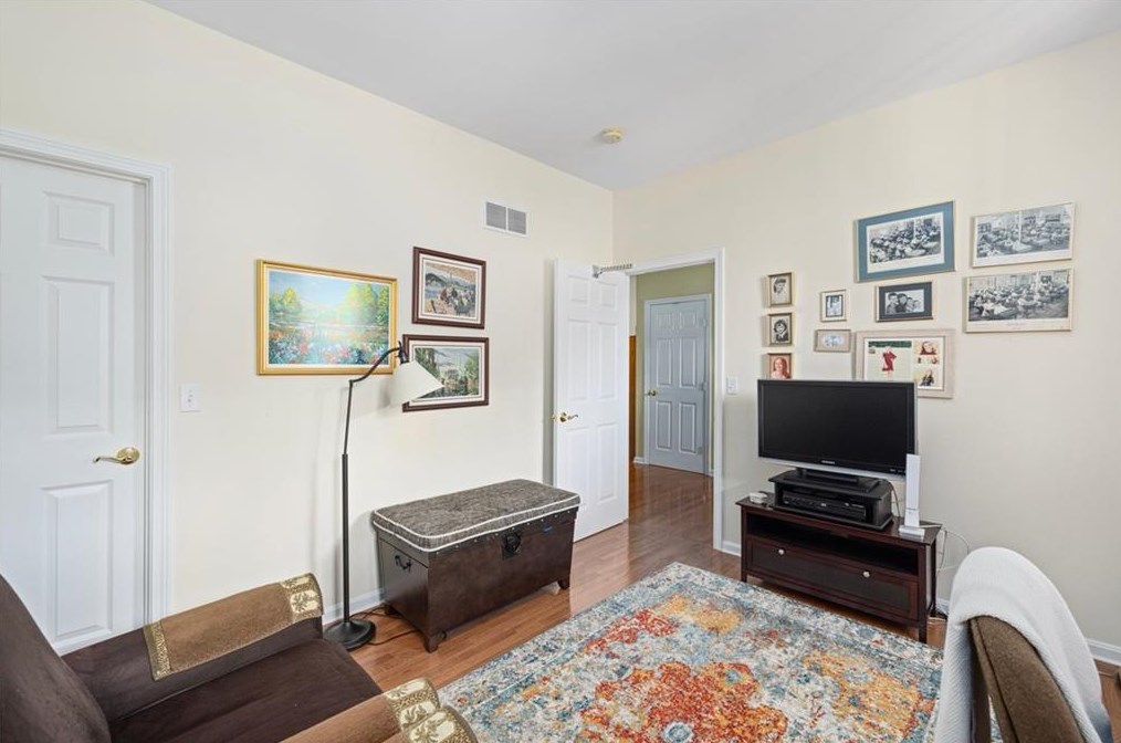 111 Taft Hill Ln, Uxbridge MA 01569-3142 exterior