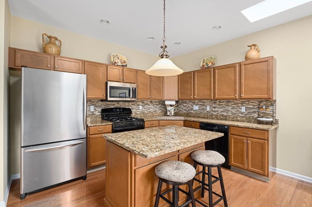 111 Taft Hill Ln, Uxbridge MA 01569-3142 exterior