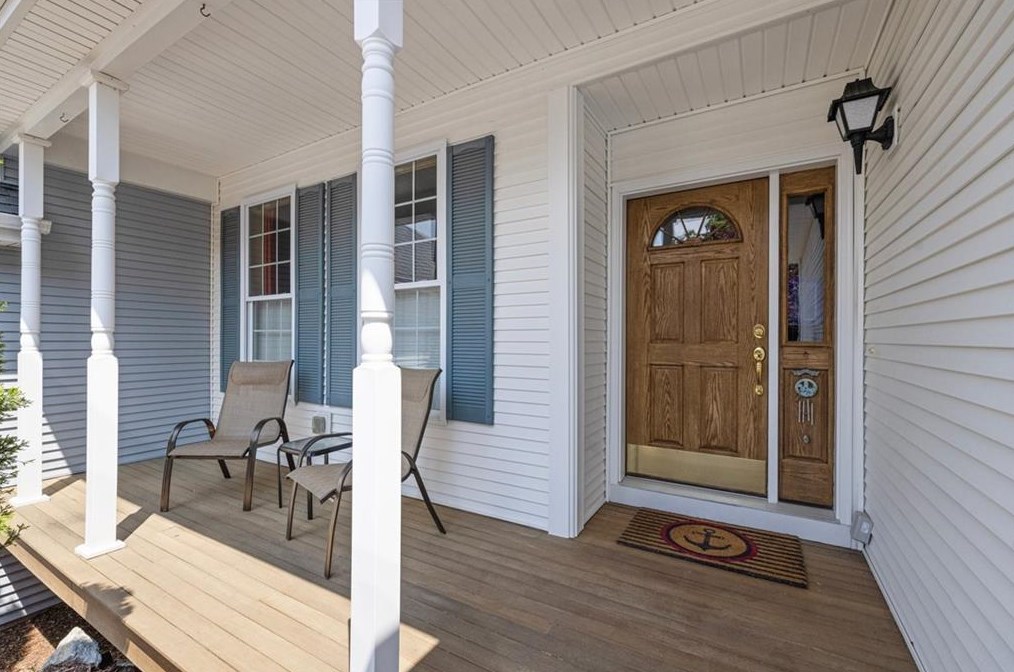 111 Taft Hill Ln, Uxbridge MA 01569-3142 exterior