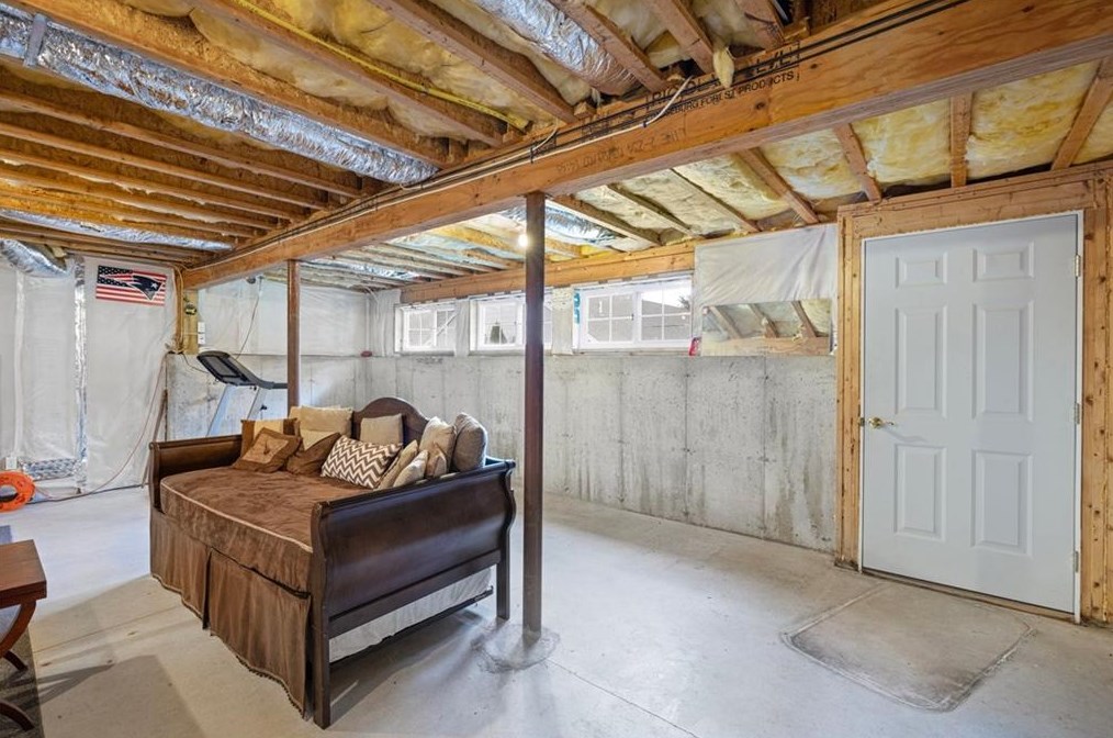 111 Taft Hill Ln, Uxbridge MA 01569-3142 exterior