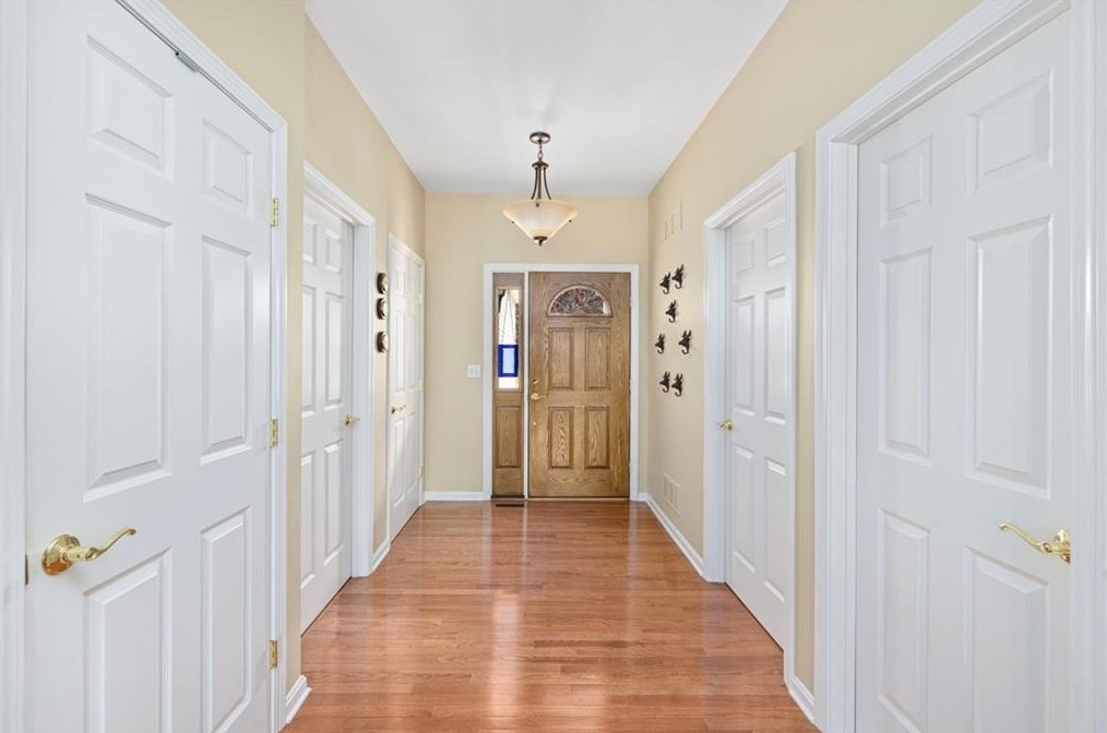 111 Taft Hill Ln, Uxbridge MA 01569-3142 exterior