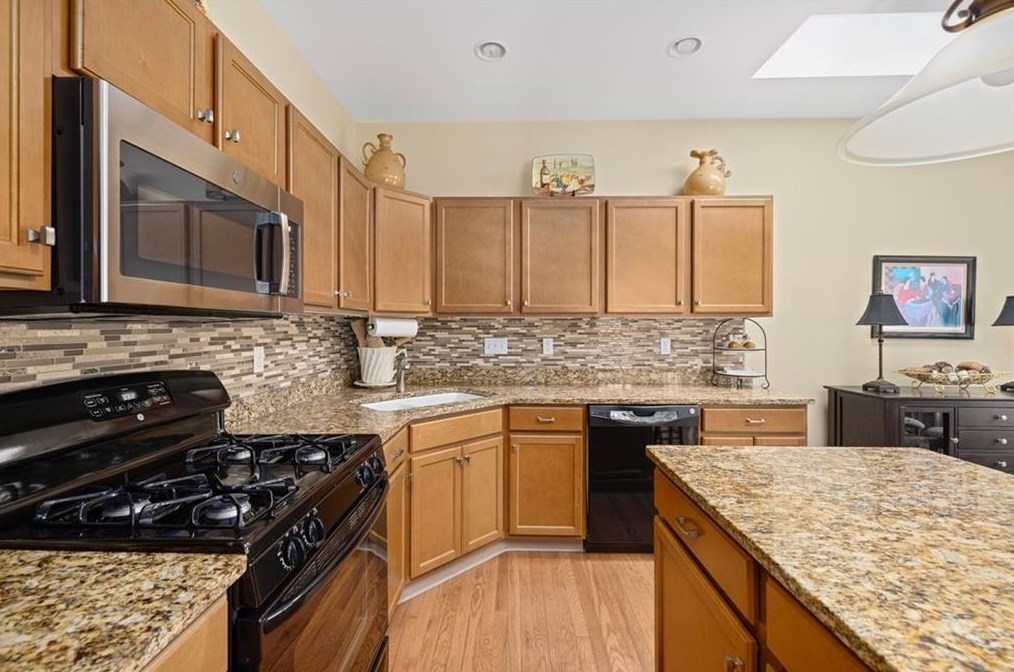 111 Taft Hill Ln, Uxbridge MA 01569-3142 exterior