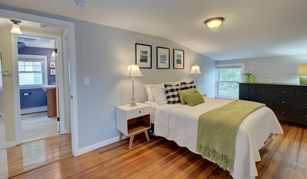 11 Ivanhoe St, Cranston RI 02910-4408 exterior