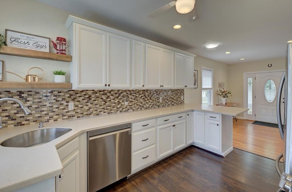 11 Ivanhoe St, Cranston RI 02910-4408 exterior