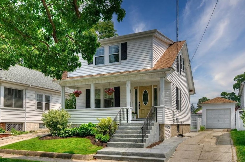 11 Ivanhoe St, Cranston RI 02910-4408 exterior