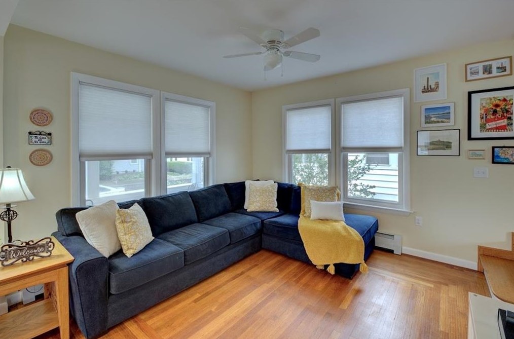 11 Ivanhoe St, Cranston RI 02910-4408 exterior