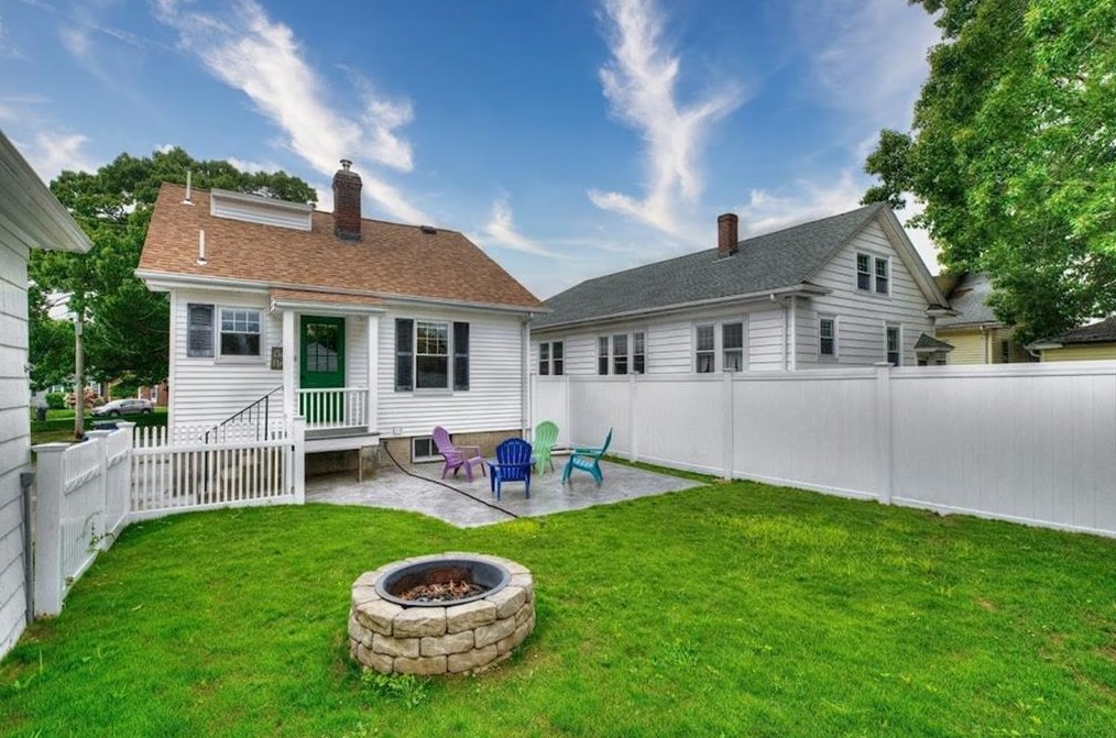 11 Ivanhoe St, Cranston RI 02910-4408 exterior