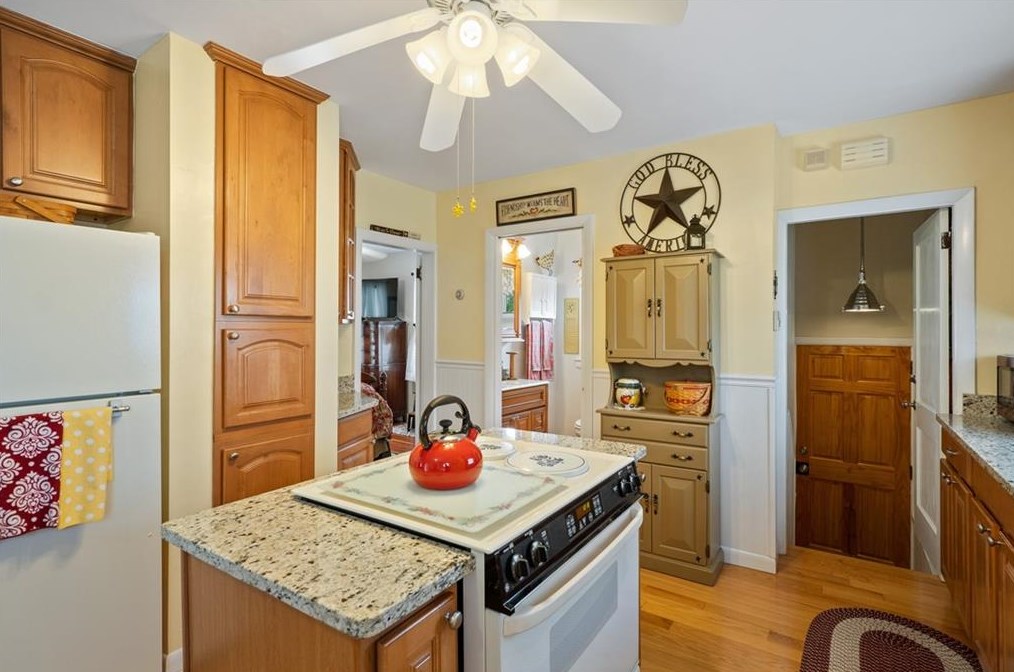 76 Harmon Ave, Cranston RI 02910-2437 exterior